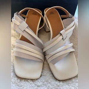 White Mountain Women's Cream and Tan Sandals